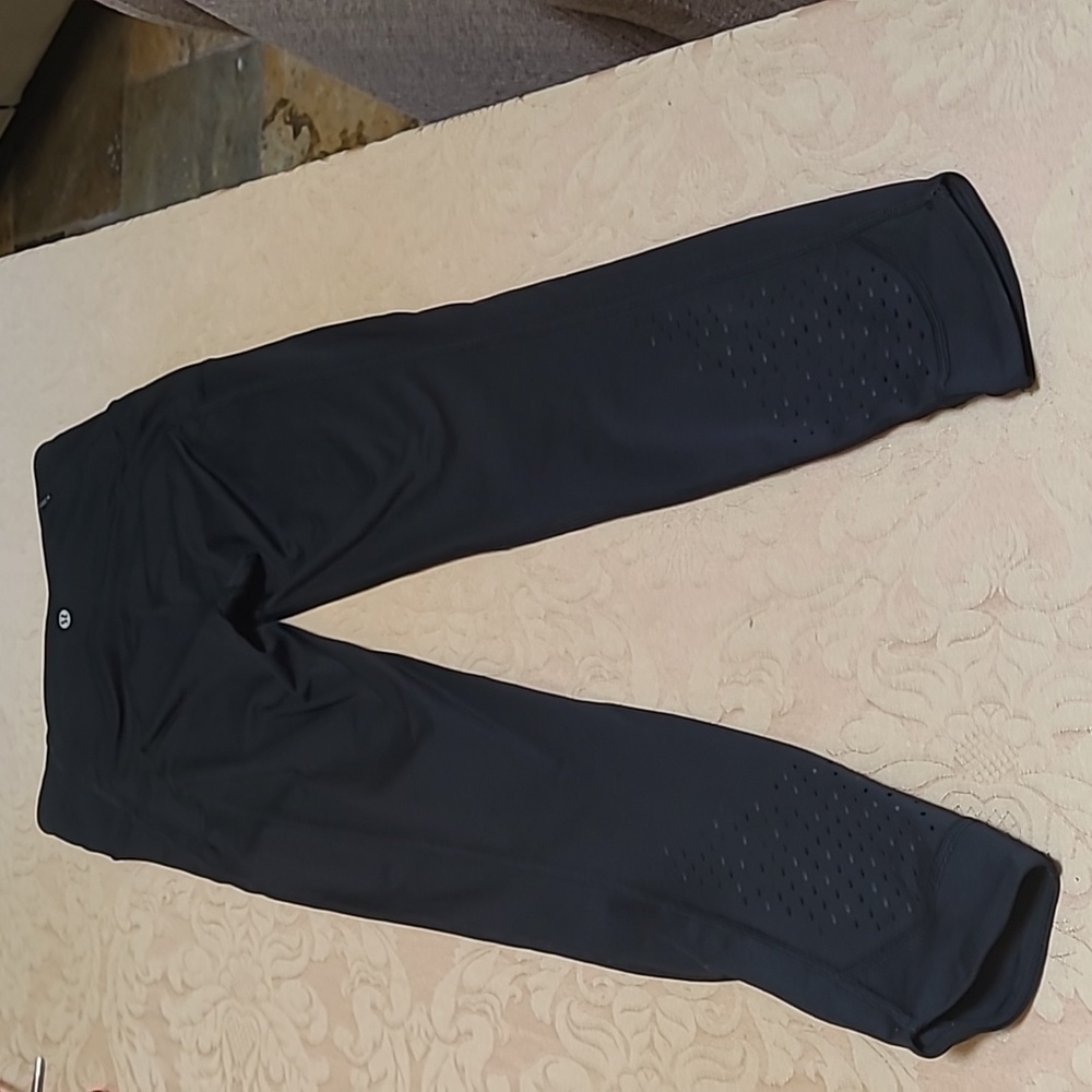 WOMENS BLACK LULULEMON ATHLETICA PERFORATED HEM LEGGING SIZE 4 - Picture 3 of 5